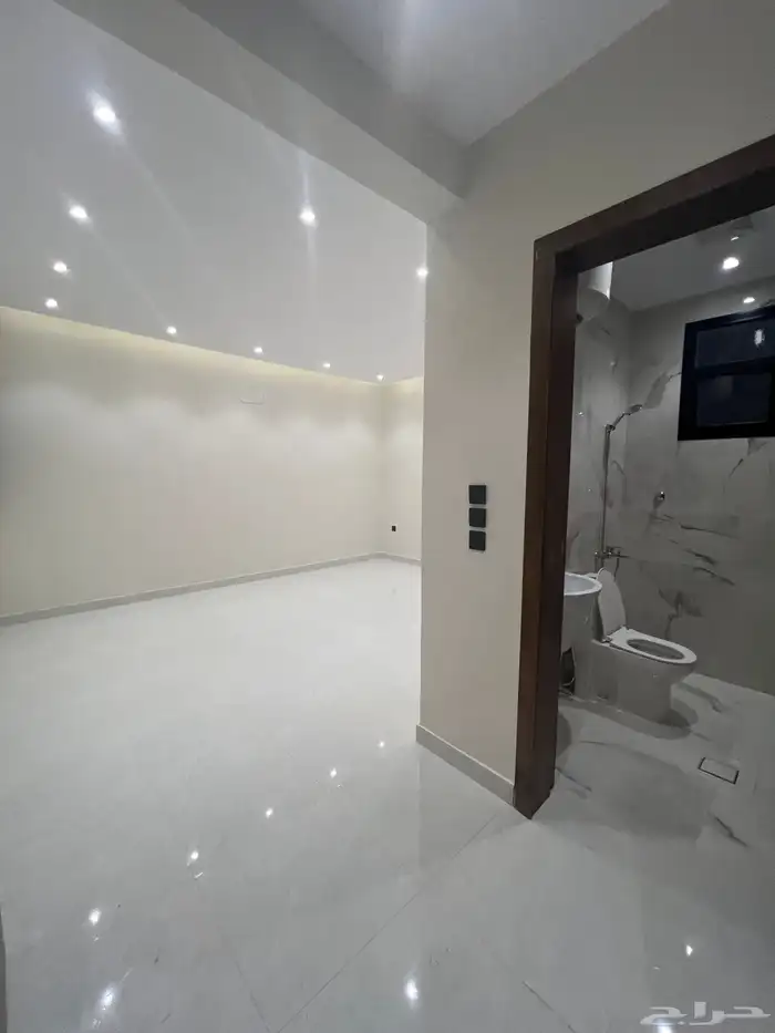 للبيع شقة ارضية فاخرة حي العزيزية احد رفيدة 10