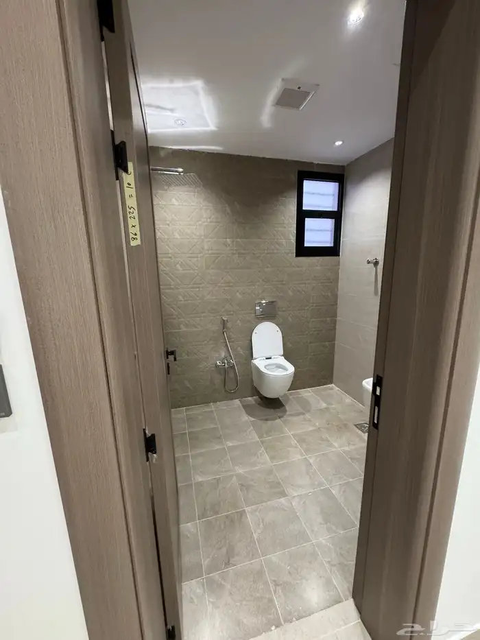 للبيع بمدينه أبها شقه تمليك علوي مع سطح خاص ومصعد شغال 23