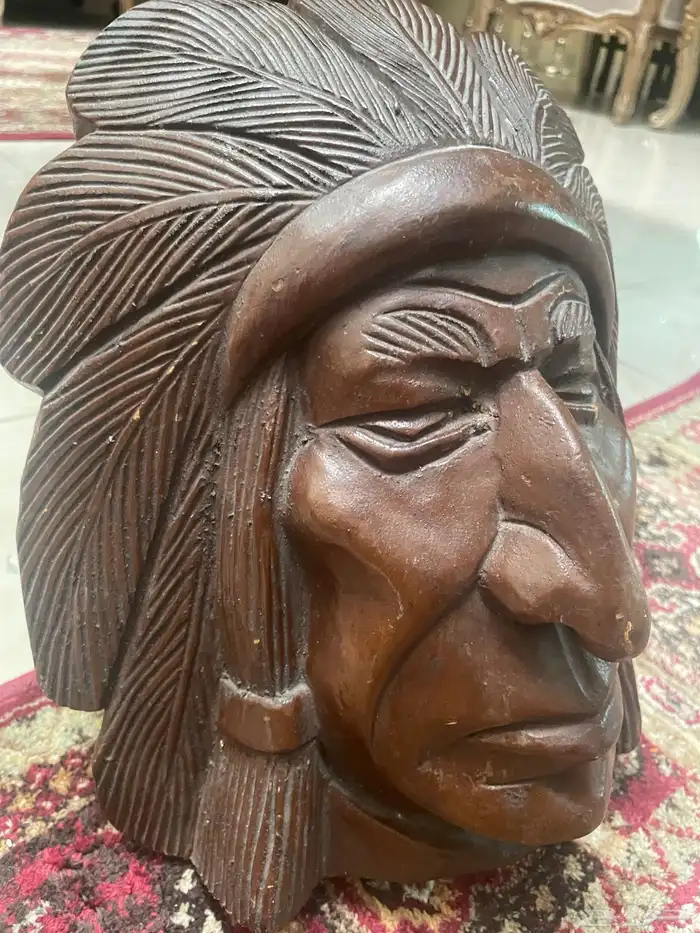 A wooden craved head راس خشبي منحوت 2