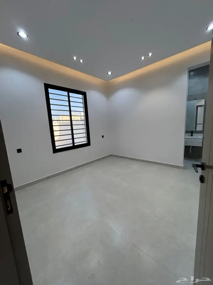 للبيع روف علوي بملحق مع مشب 8غرف 650الف 39