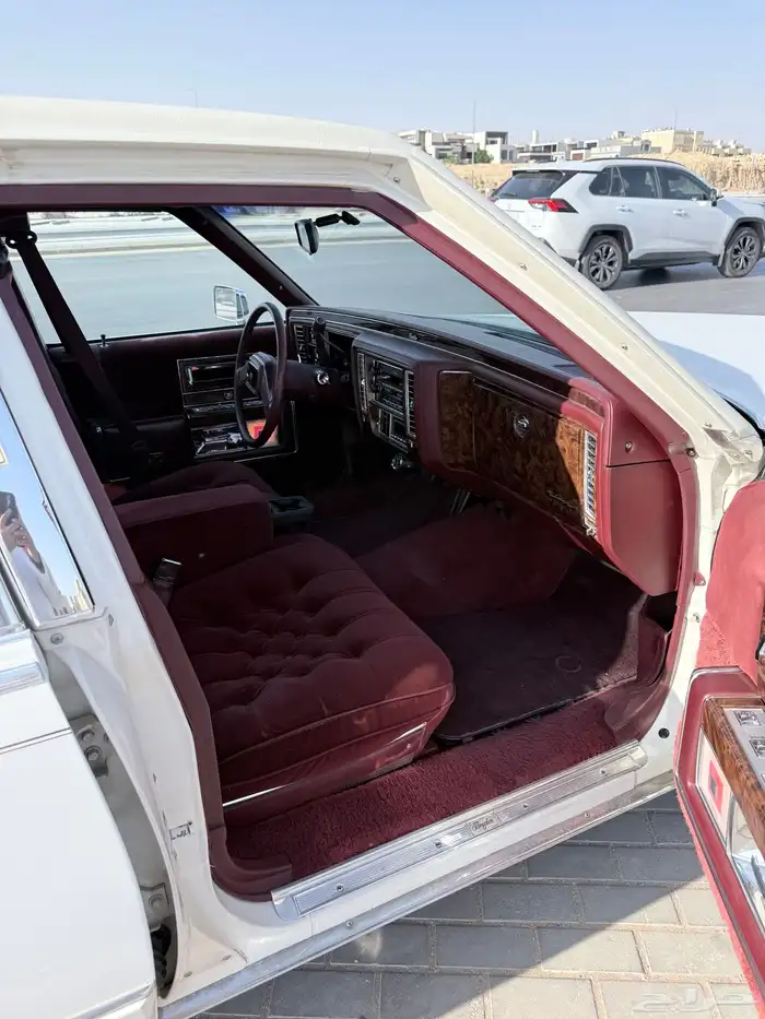 كاديلاك كلاسيك 1990 17