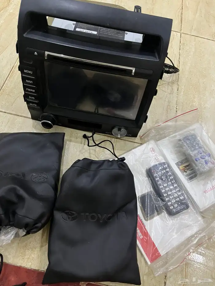 شاشه جيب مفخره تركب 2008-2015 حق وكاله مع ملحقاتها كامله بس 1