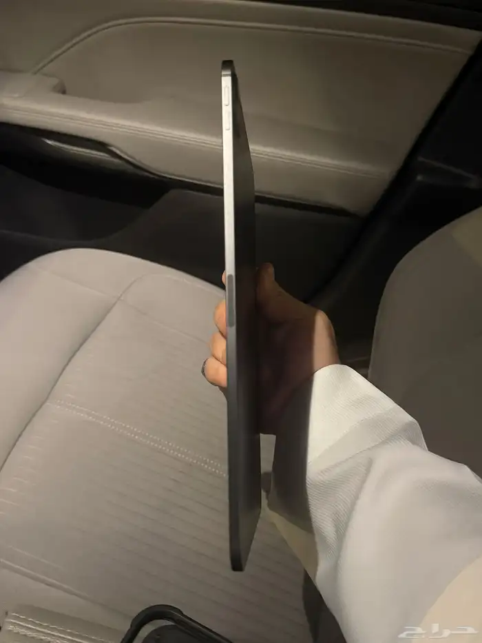 ايباد برو 2025 - 11 انش معالج M4 2