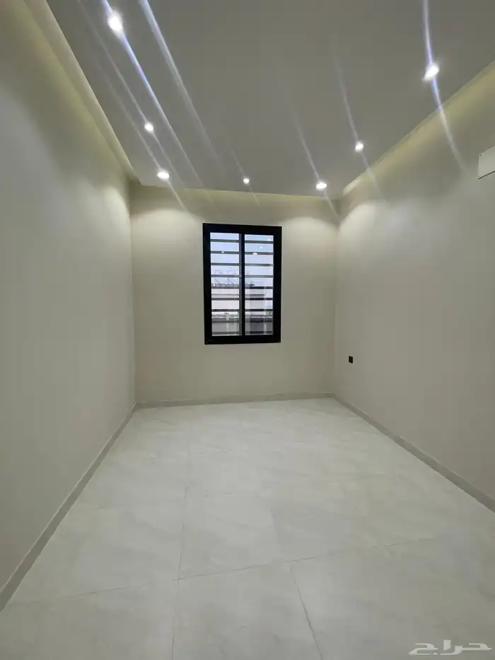 شقق علويه بأطلاله رائعه ودرج داخلى للسطح 520 الف قرب المطار 5