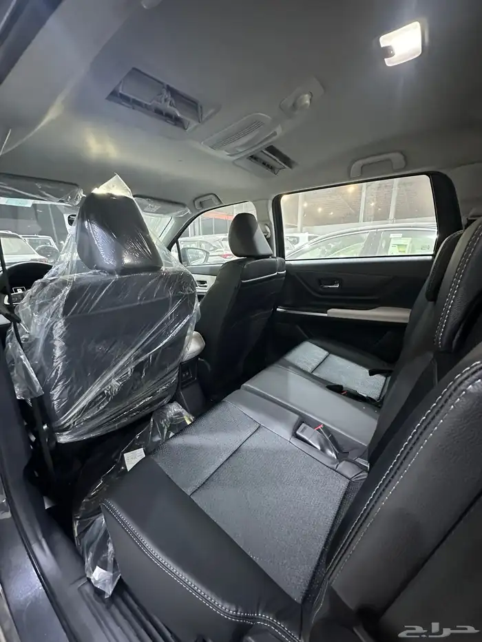 تويوتا فيلوز 4 سلندر موديل 2025 لون رمادي 4