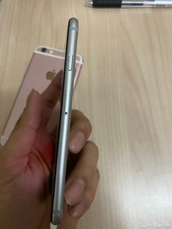 للبيع ايفون عدد 2 ايفون 6s 3