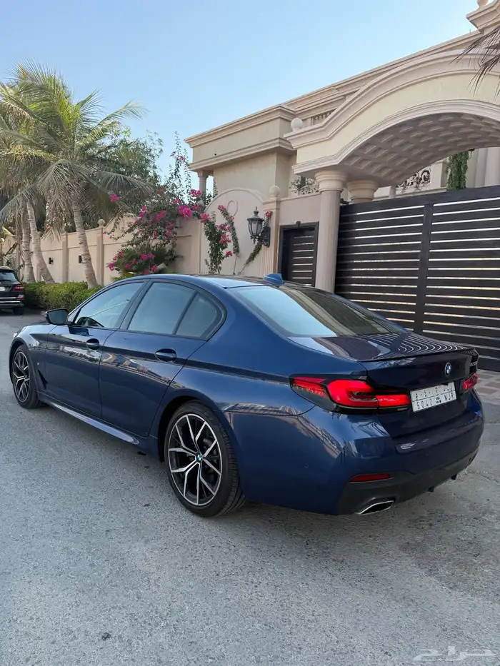 bmw530iفل كامل كيت ام موديل 2023 وكالة البيع (147000) 7