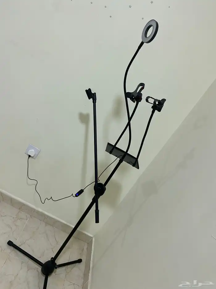 استاند اضاءة لتصوير مع مساكات للجوال مع ثلاث ألوان اضاءة 8