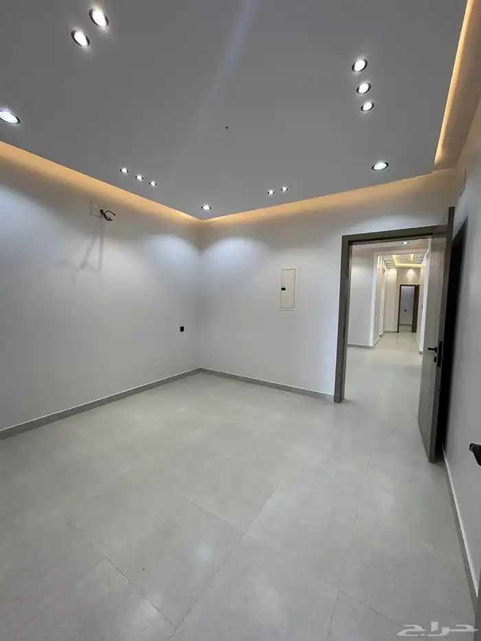 للبيع روف علوي بملحق مع مشب 8غرف 650الف 6