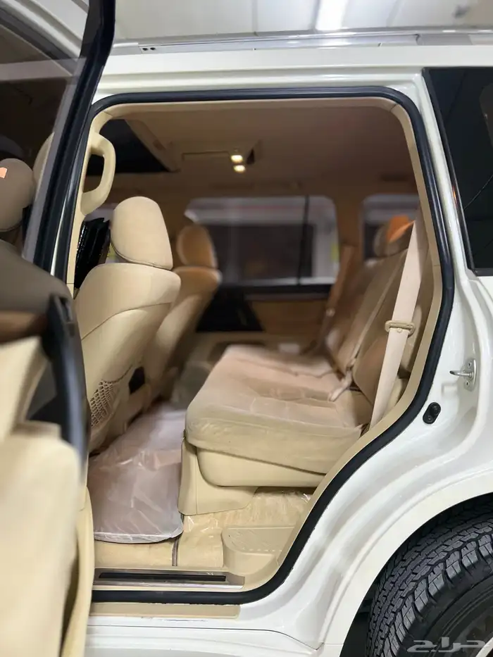 تويوتا لاندكروزر GXR 2017 مالك اول 32