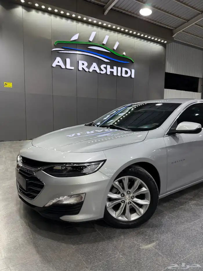 شيفرولية ماليبو 2021 فضي لدى معرض(عبيد الرشيدي) 3