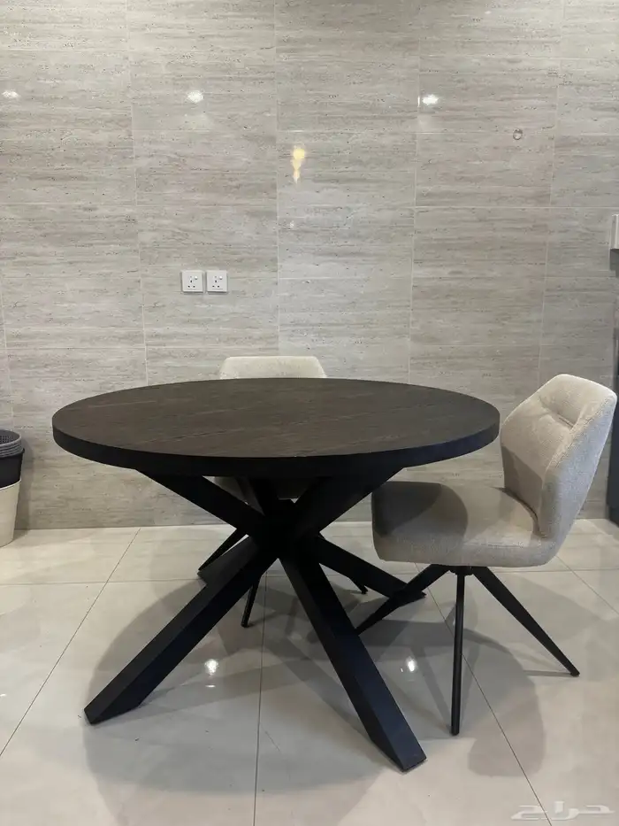 طاولة طعام خشبية من هوم سنتر مع (2) كرسي 1