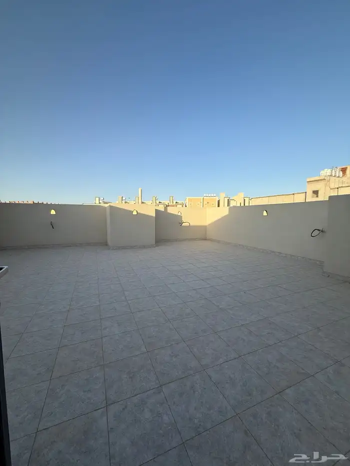 للبيع روف علوي بملحق تشطيب vip شمال حي الراقي 28