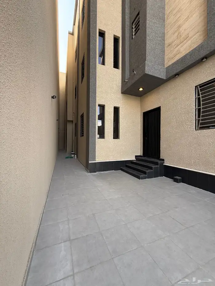 للبيع بحي الضيافة شقق أرضي وعلوي بسطح موقع كامل الخدمات 2