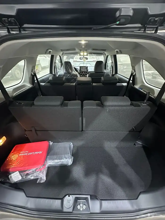 تويوتا فيلوز 4 سلندر موديل 2025 لون رمادي 5