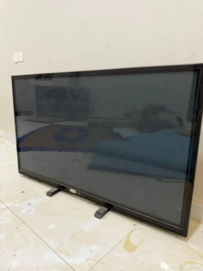 شاشة LG مع ريموتها مع حهاز شاومي للأفلام والمسلسلات 2