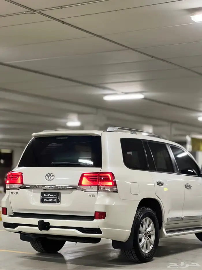 تويوتا لاندكروزر GXR 2017 مالك اول 8