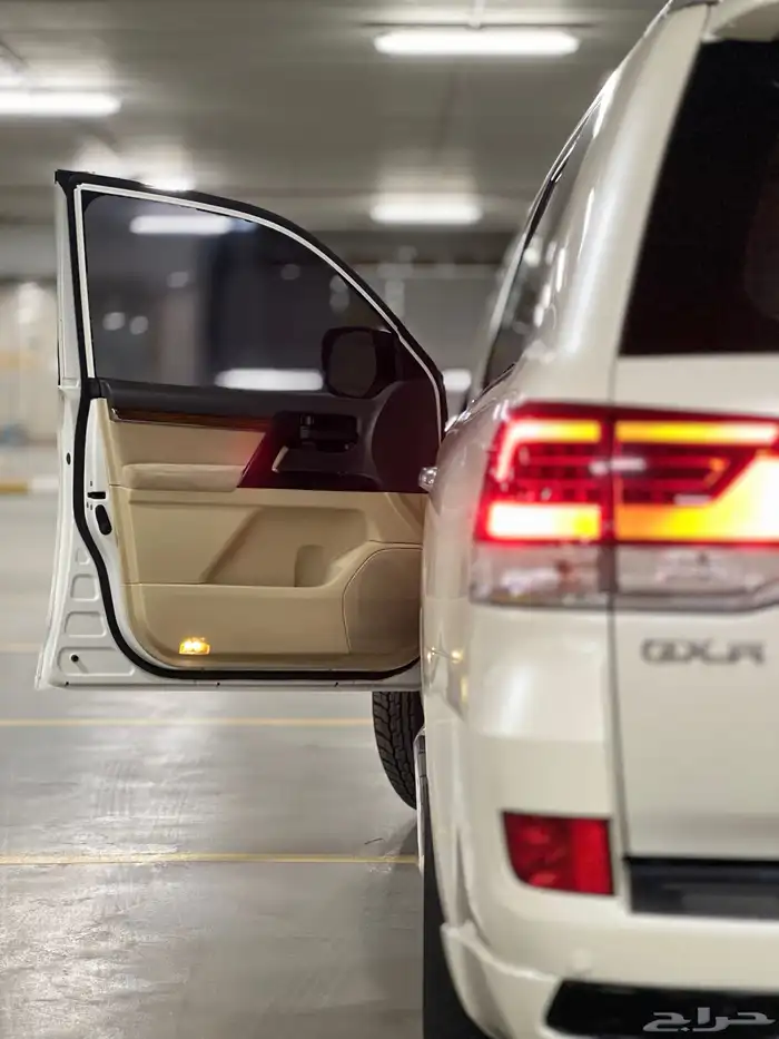 تويوتا لاندكروزر GXR 2017 مالك اول 25