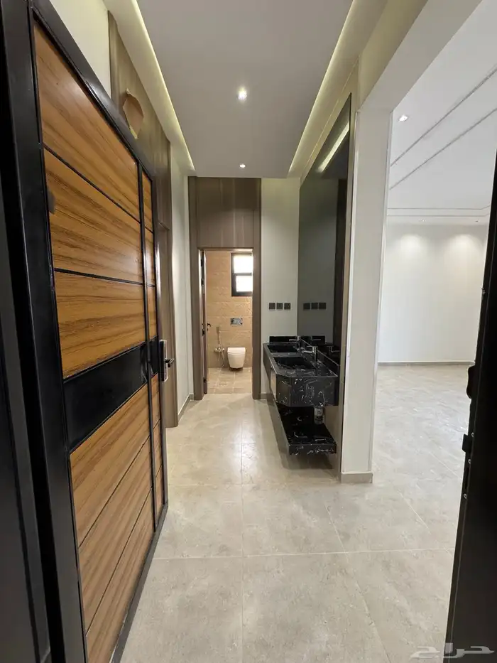 للبيع بمدينه أبها شقه تمليك علوي مع سطح خاص ومصعد شغال 6