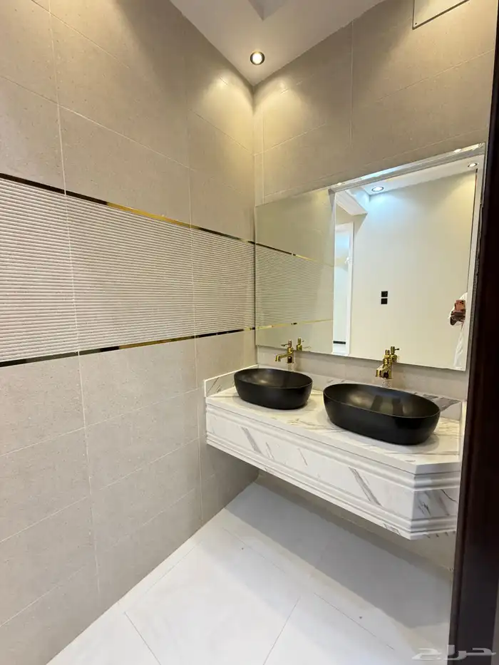 للبيع ارواف علوية وادوار أرضية حى الموسى موقع مميز 40