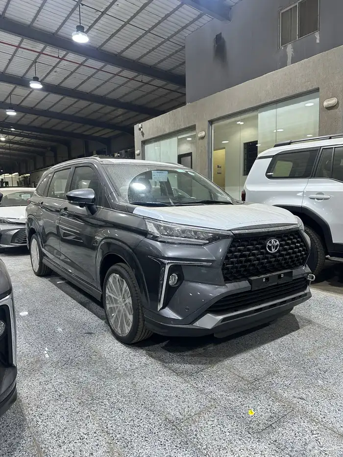 تويوتا فيلوز 4 سلندر موديل 2025 لون رمادي 0