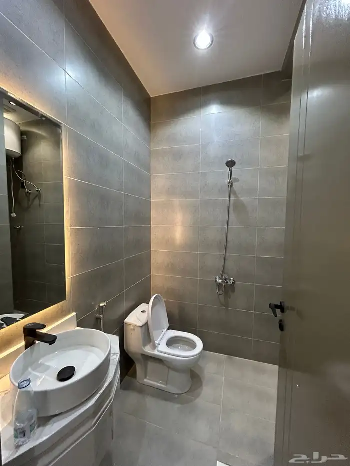 للبيع روف علوي بملحق مع مشب 8غرف 650الف 15