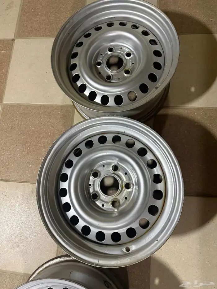 جنوط مرسيدس الماني اصلي هايلوكس للهايلوكس 5