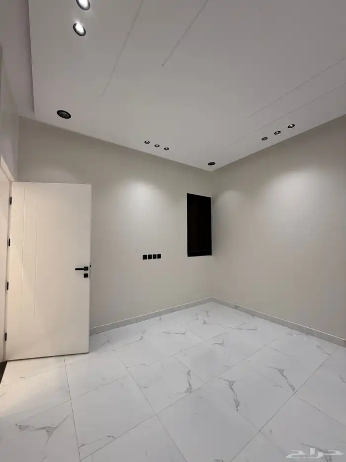 للبيع بحي الضيافة شقق أرضي وعلوي بسطح موقع كامل الخدمات 21