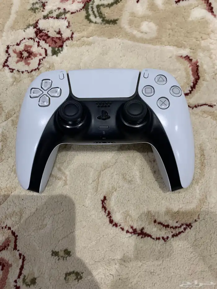 بلايستيشن 5 ديجتال مع يد وقاعدته والاسلك 1