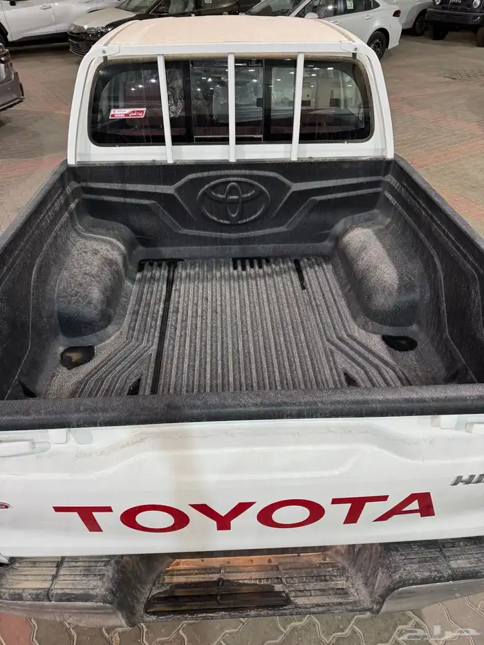 تويوتا هايلوكس GL ديزل غمارتين 2025 11