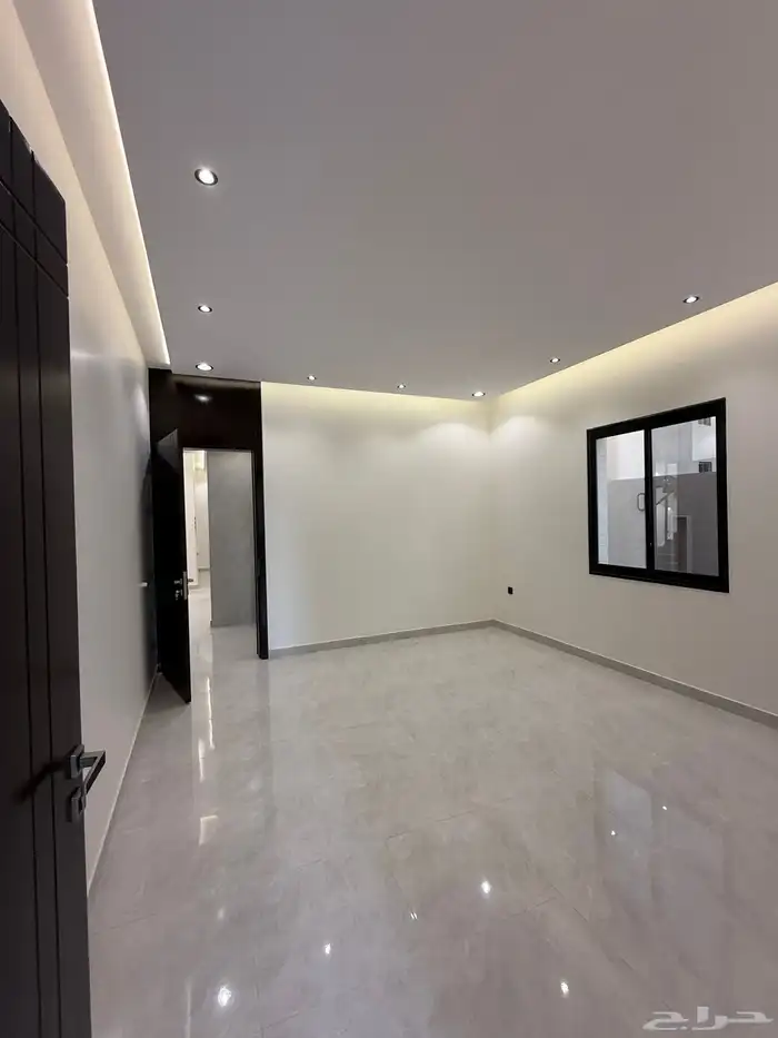 للبيع فيلا دورين وملحق بضيافه خارجيه شمال خميس مشيط 4