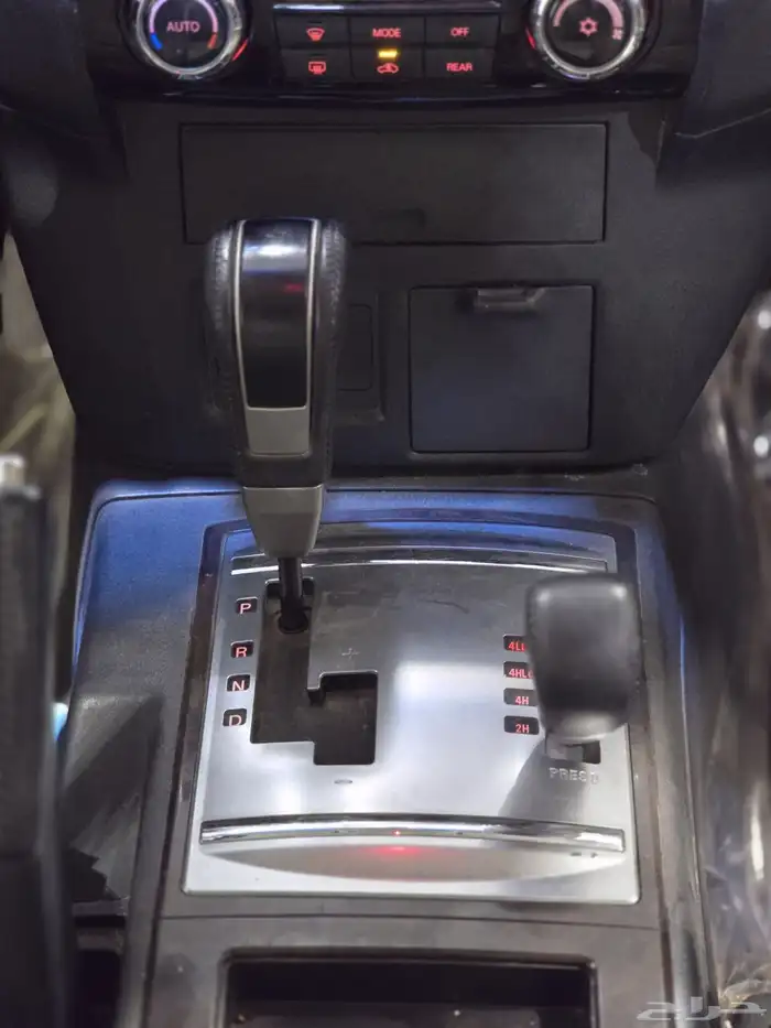 ميتسوبيشي باجيرو موديل 2016 بحالة الوكالة 13