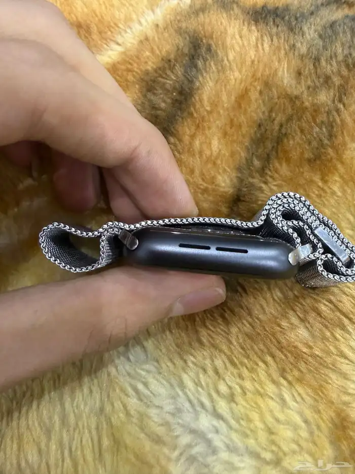 ساعة ابل se 2