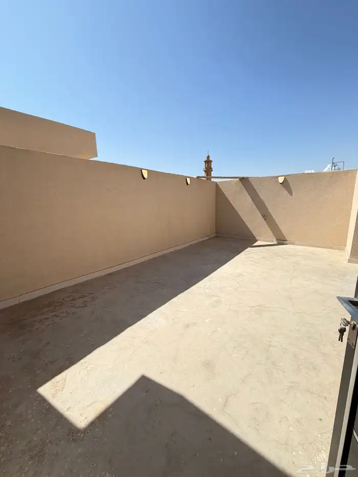 للبيع ارواف علوية وادوار أرضية حى الموسى موقع مميز 45