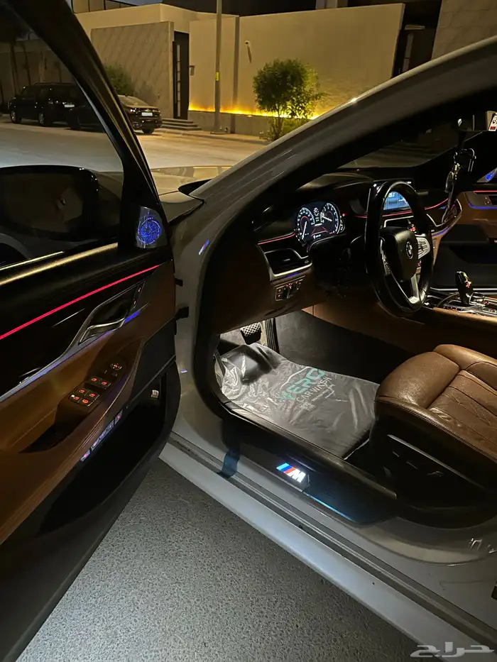 bmw 740li M بحالة الوكالة 16