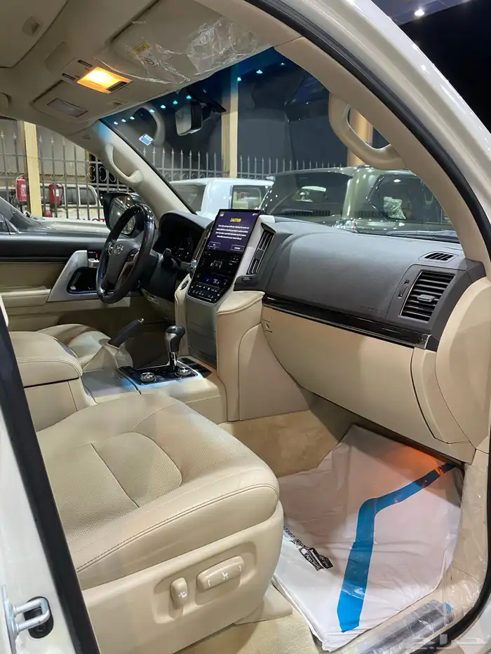 للبيع جيب في اكس ار 2020 عبداللطيف عداد 65 الف 15