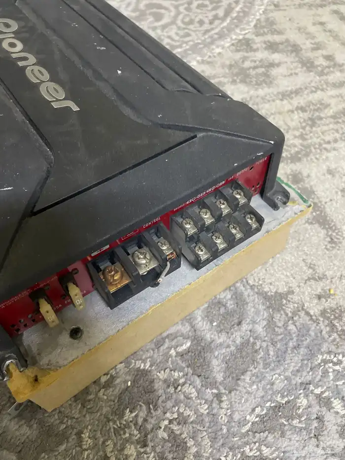 مضخم بايونير 1