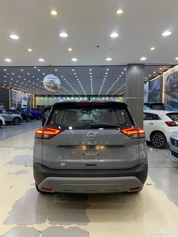 نيسان اكستريل SV بلس لون اسمنتي سقف اسود جديد اصفار 10