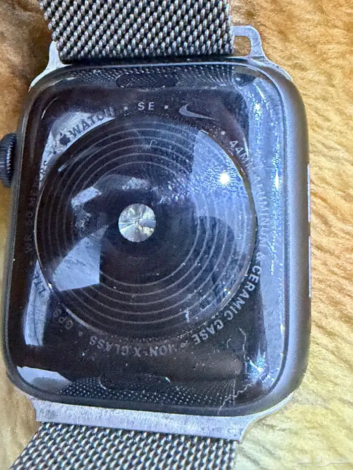 ساعة ابل se 3