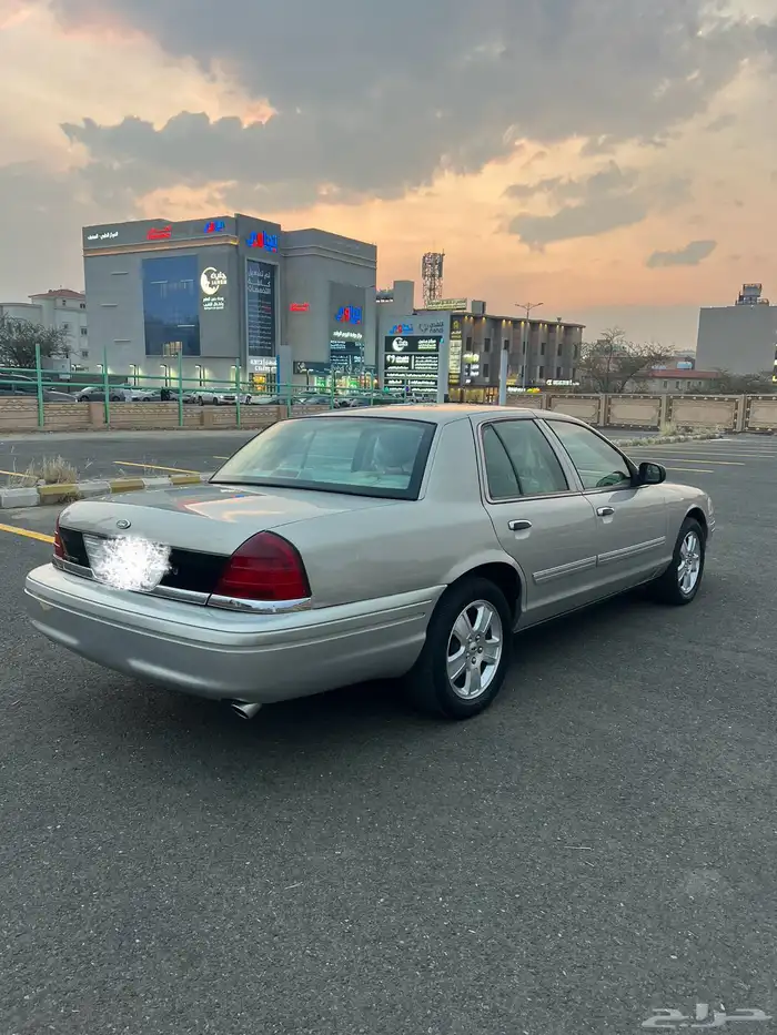 فورد كراون فكتوريا 2011 5