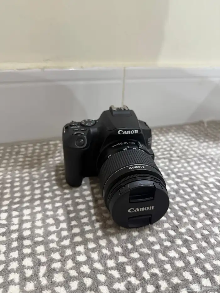 كاميرة كانون 250d مع عدسة تقريب 4