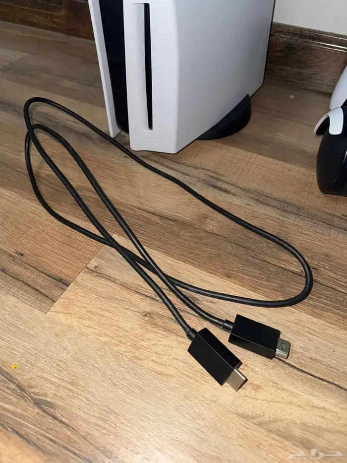 سوني فايف حالة السوني جيد جدا  مع اليدتين و السماعه 5