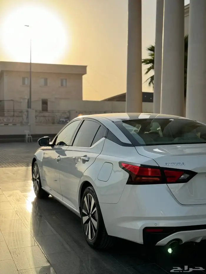 نيسان ألتيما 2021 SV نظيفة جدا والبيع جدا  قريب للصامل 4