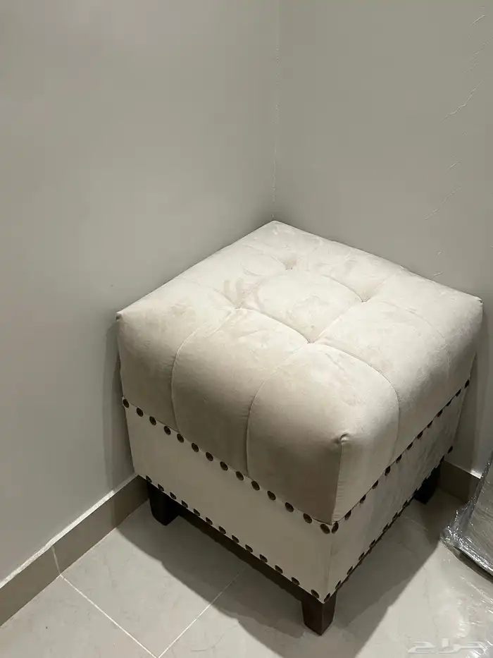 سرير - كمدينة - مرايه تسريحه- دولاب - كرسي تسريحه - كنب 12