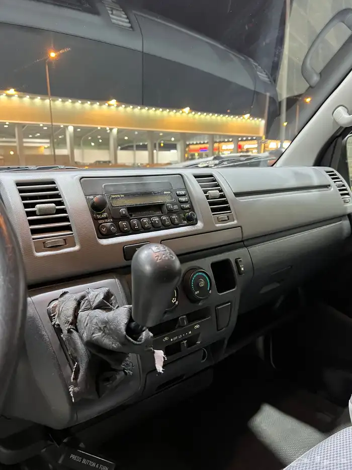 للبيع تويوتا هايس موديل 2007 بنزين (شبه أصفار) مخزن 14