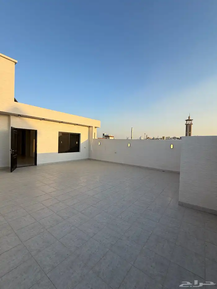 للبيع فيلا دورين وملحق بضيافه خارجيه شمال خميس مشيط 35