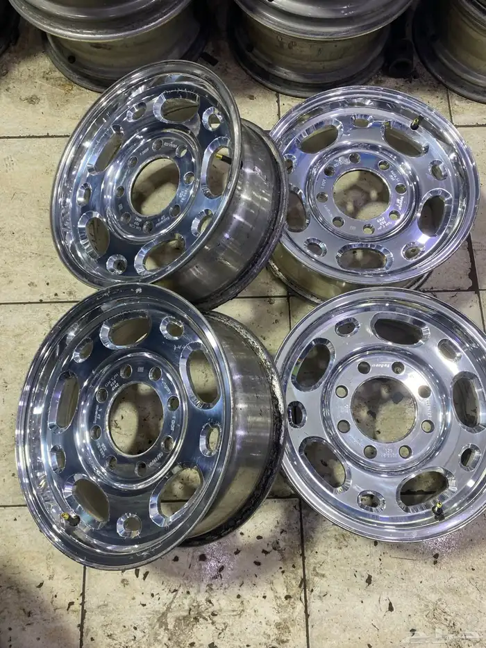 طقم جنوط ملكي ثمانية مسمار مقاس 16 أصلي وكالة 6