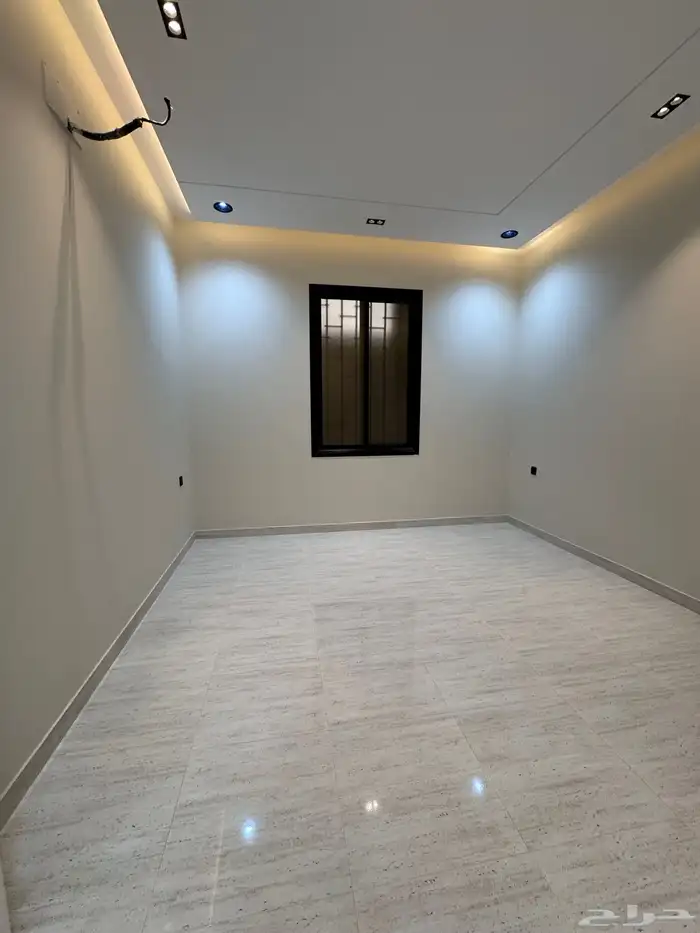 للبيع شقه 6 غرف vip مع سطح من 500 الف حى دره الموسى 16