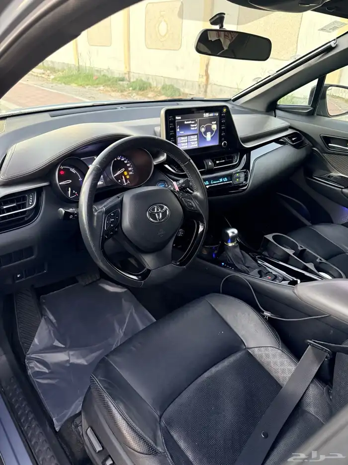 تويوتا CH-R هايبريد 5