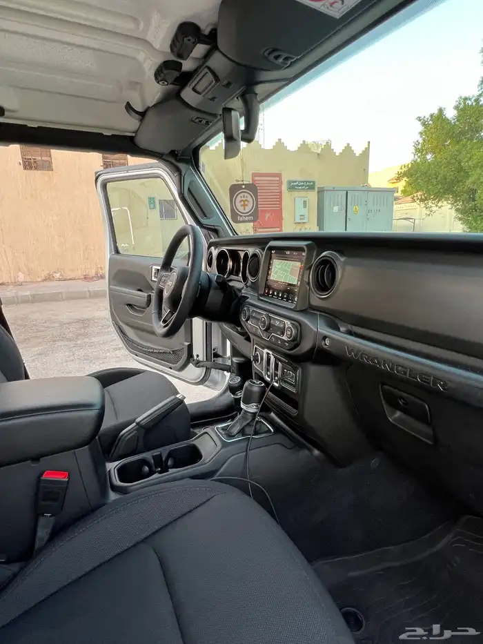 جيب رانجلر 2023 6 سلندر ماشي 5000 الف شبه زيرو 10